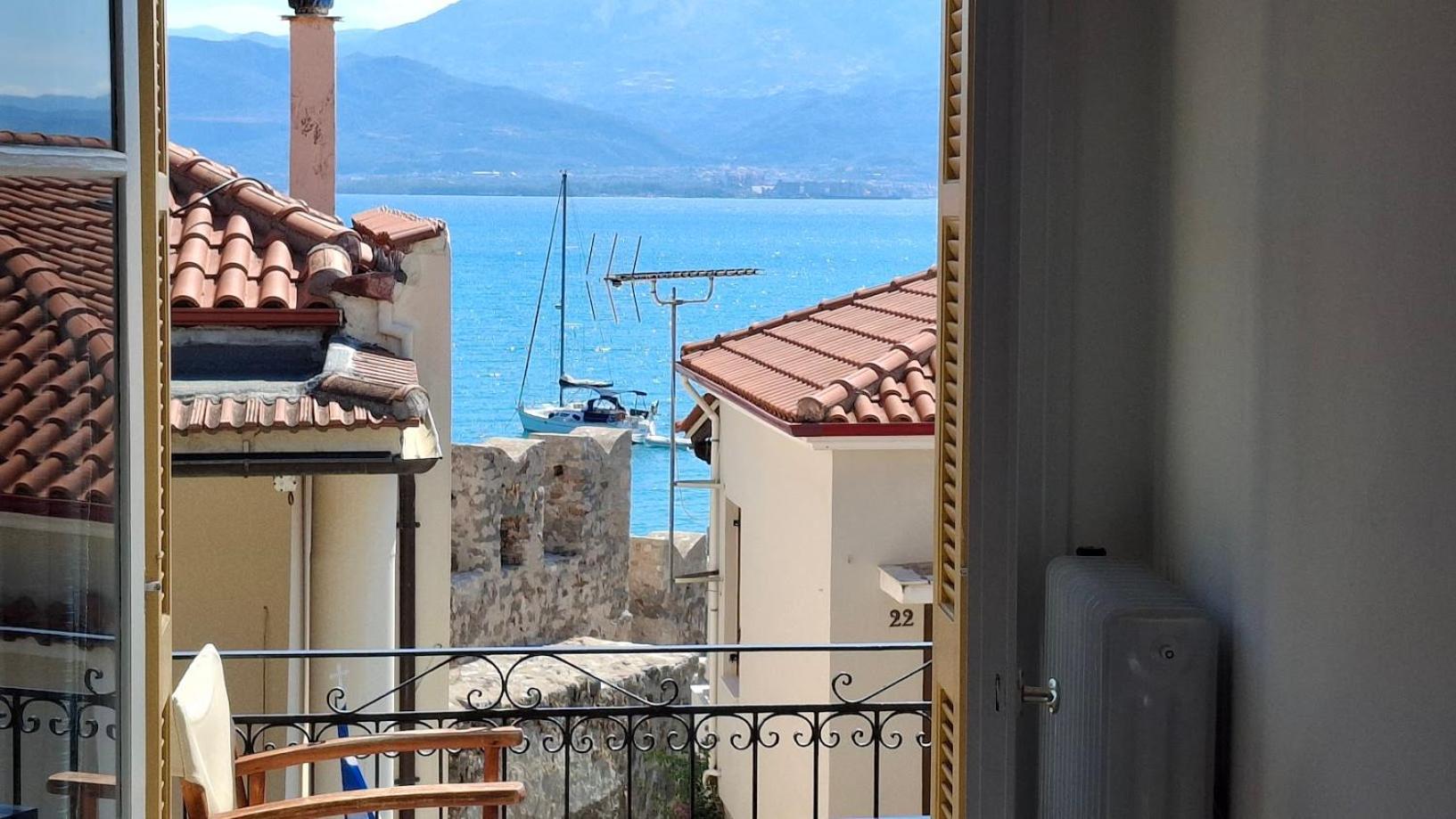 Nafpaktos Apartment And Studios In Port מראה חיצוני תמונה